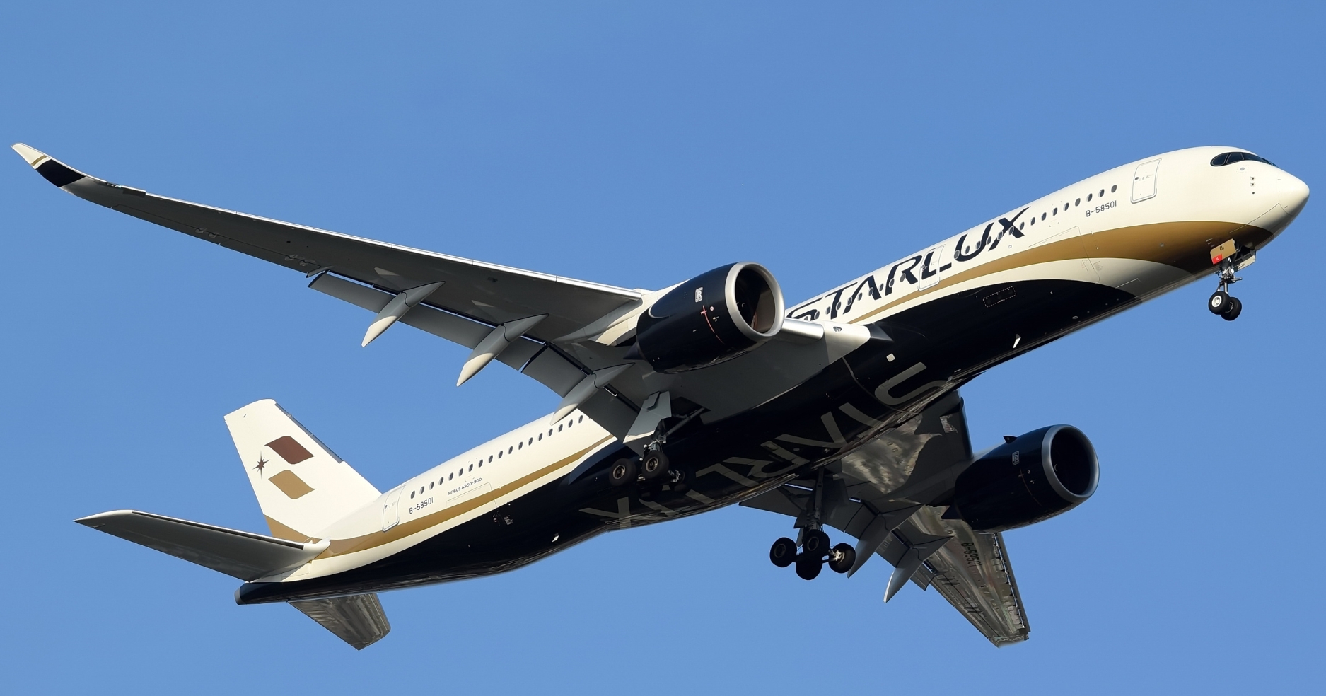 Starlux Airlines ���������ԡ������ǺԹ�ҡ����ѧ�ҹ��ҹ����