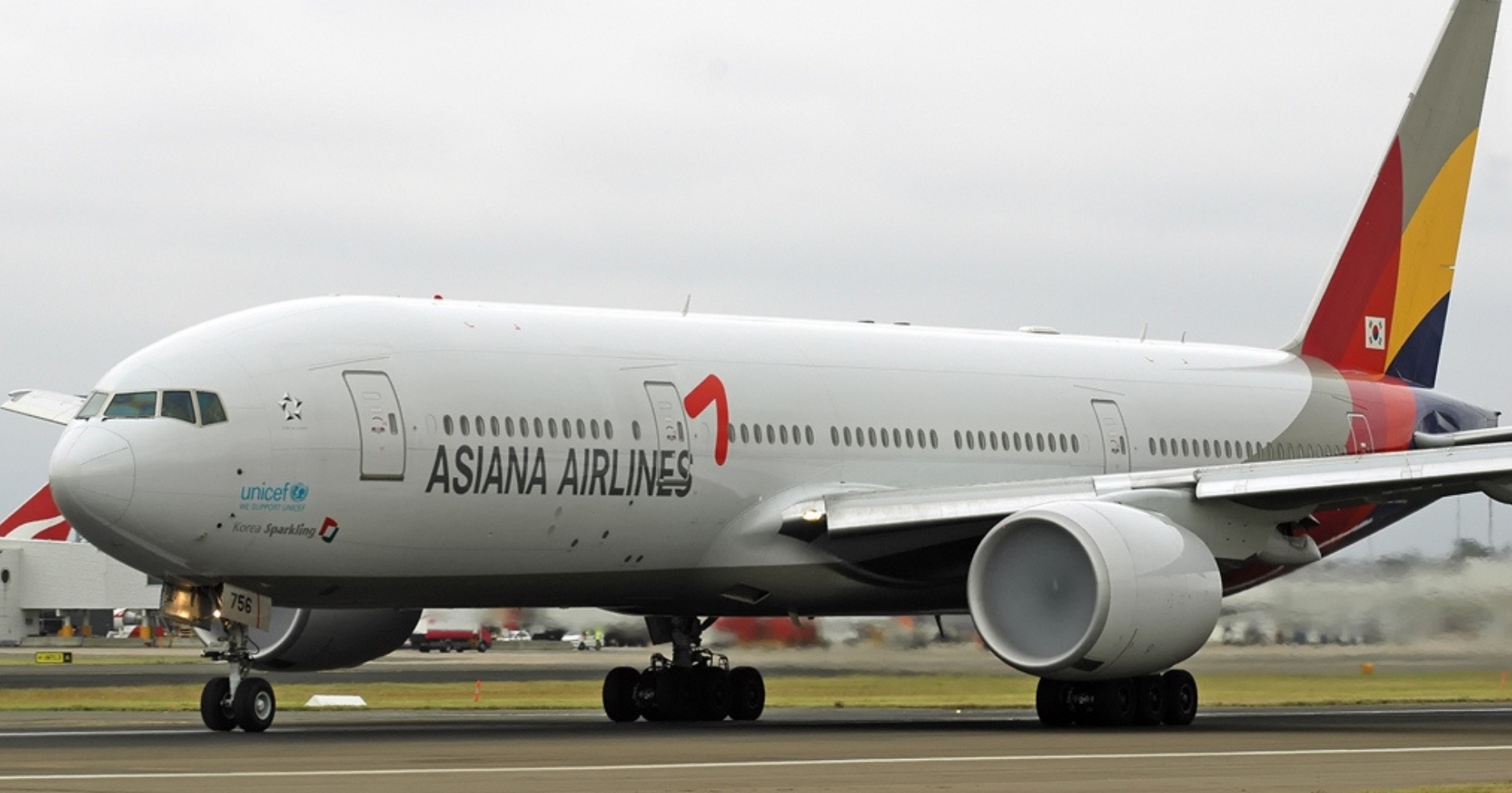 Asiana Airlines ��С���ЧѺ����ǺԹ��鹷ҧ�Թ�͹�������� ���Ǥ��������ҧ��͹�á�Ҥ�����Ҥ�